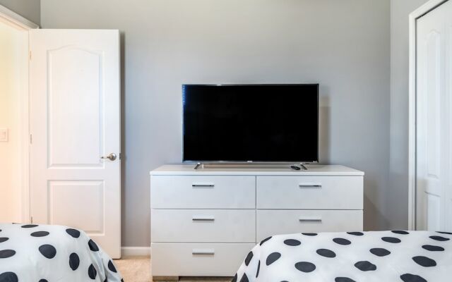 Solterra - 5212 Oakbourne Avenue