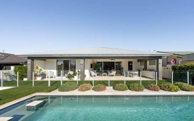 Luxe Family Entertainer on Canal  Private Pool