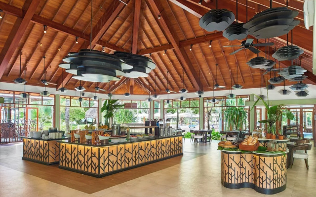 Labriz Silhouette Seychelles