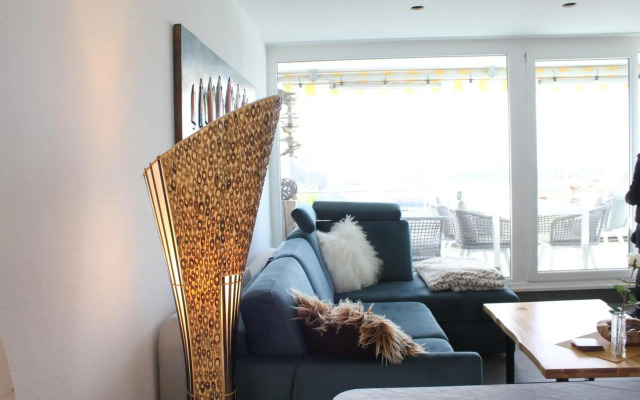 Hochwertige Sonneninsel mit Aussicht