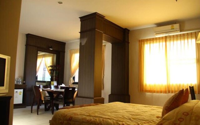 LJ The Emerald Hotel
