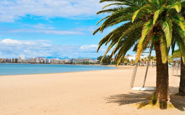 Arago 271 in Roses With 2 Bedrooms and 2 Bathrooms