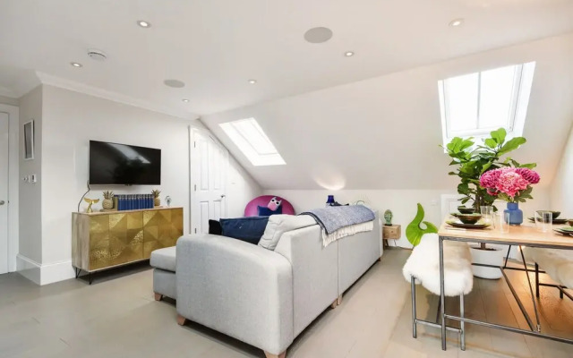 Stylish Family Home Close To Ealing Common