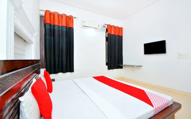 OYO 40005 Corner House