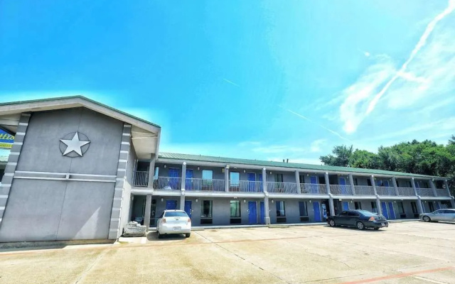 Scottish Inns & Suites Shenandoah Woodlands Mall