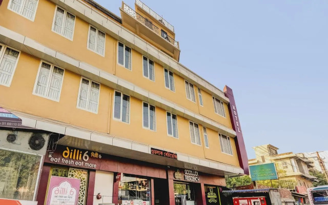OYO 14174 Good Luck Residency Hotel