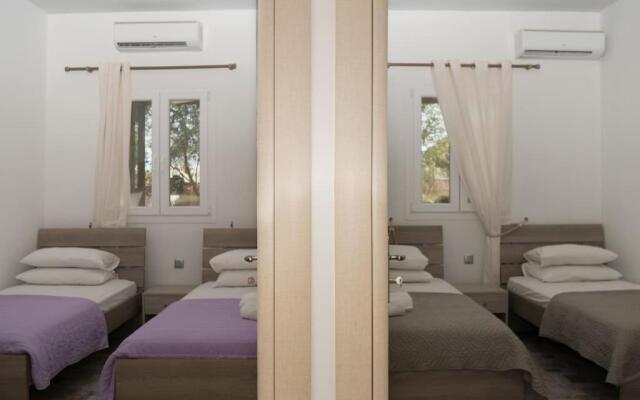 PIERINA HOUSE (by the Tsilivi beach)