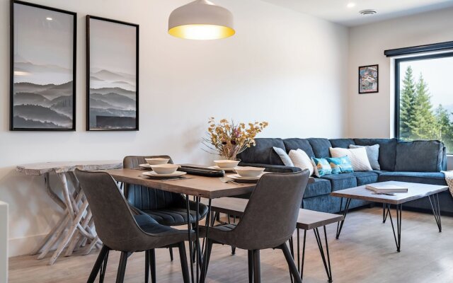 Slopes and Green by Revelstoke Vacations