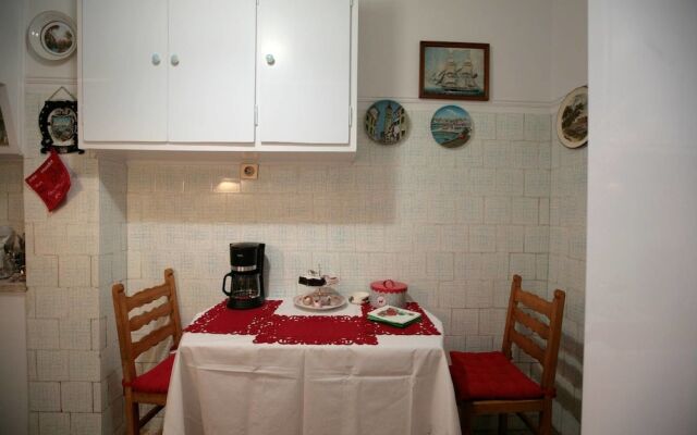 Comfy & Tasteful Central Apt • 1' to Metro Station