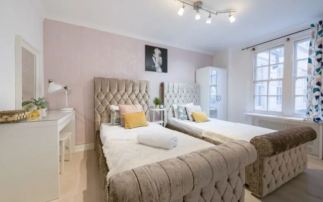 Stunning Designer 2BR APR 3min From Oxford St