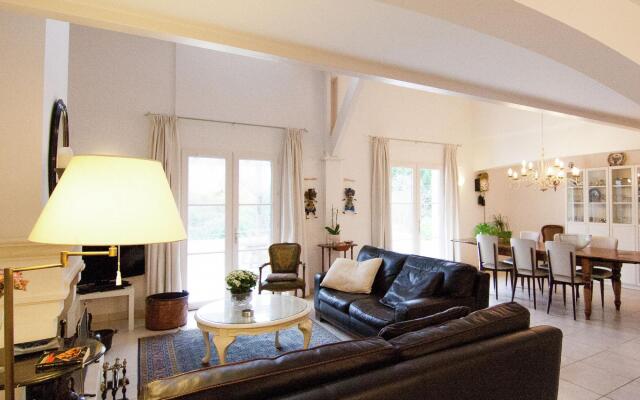 Classy Villa in Ecuras-Rouzède with Private Garden