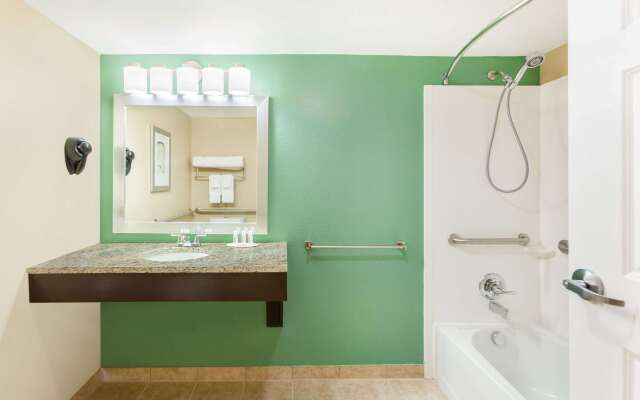 Baymont by Wyndham Midland Center