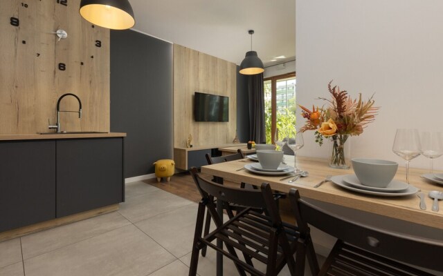 Modern Zoliborz Apartment by Renters