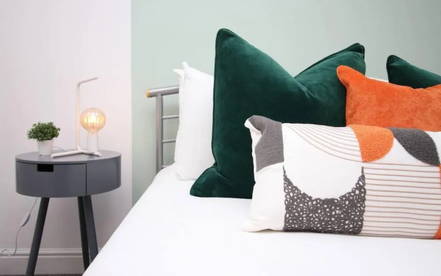Isla House - Newport City Centre - Sleeps 7