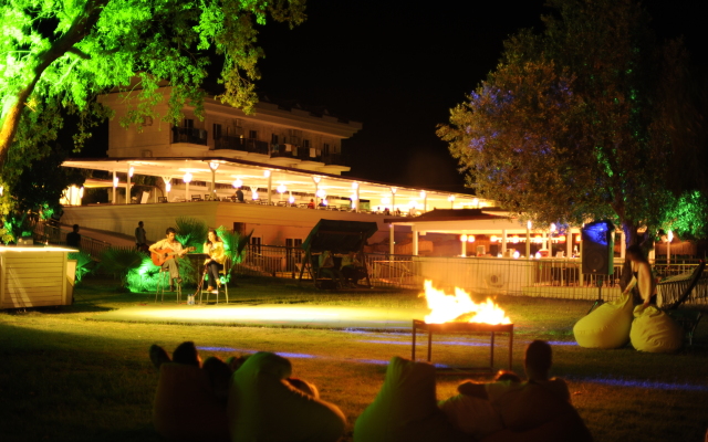 Manaspark Deluxe Hotel