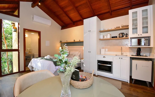 Charmosa Suíte em Sambaqui