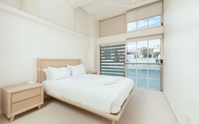 Waterfront Apt. on Sydney Harbour H390