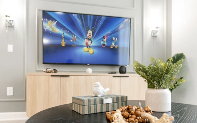 Amazing 4bdr House Storey Lake