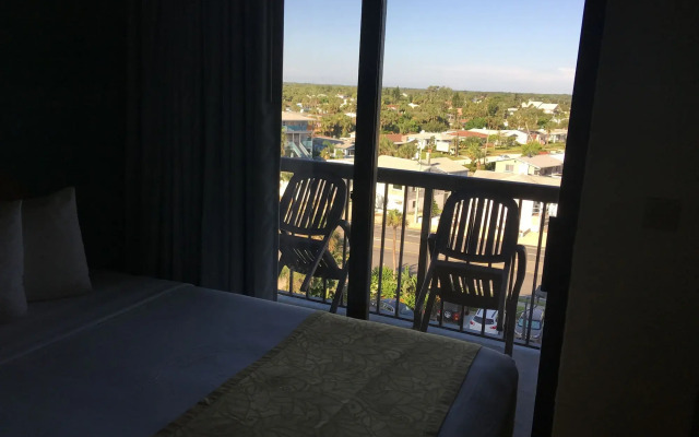 Tropical Winds Oceanfront Hotel