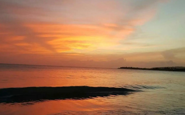 Rock Side 3 Bedroom Villa On the Beach