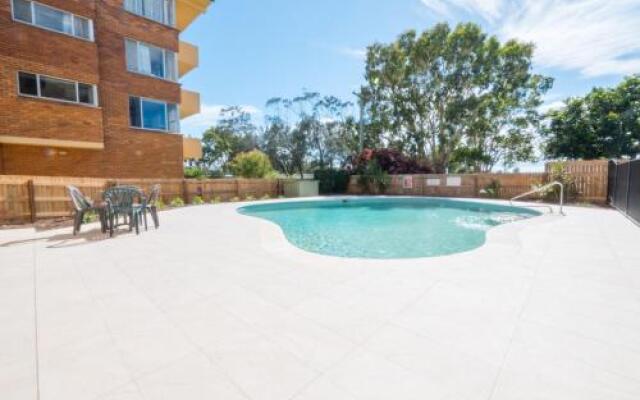 Golden Shores Unit 3, 21 Landsborough Parade