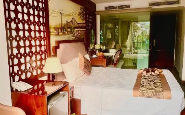 DE LA SOIE Hotel & Travel