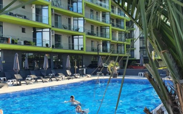 "Adela" 2BR apt - Pool & Spa Beach Resort