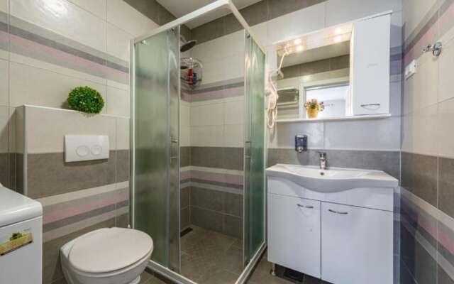 Stane - Modern & Fully Equipped - A2