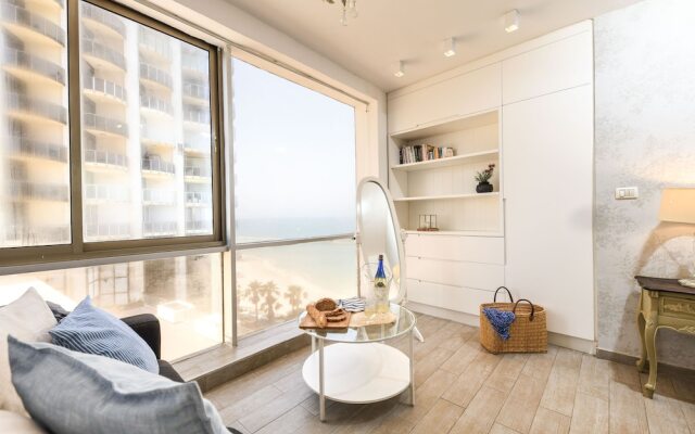 Beachfront w SeaView In a beautiful bldg