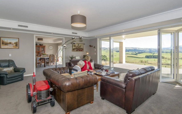 Ribbonwood Country House