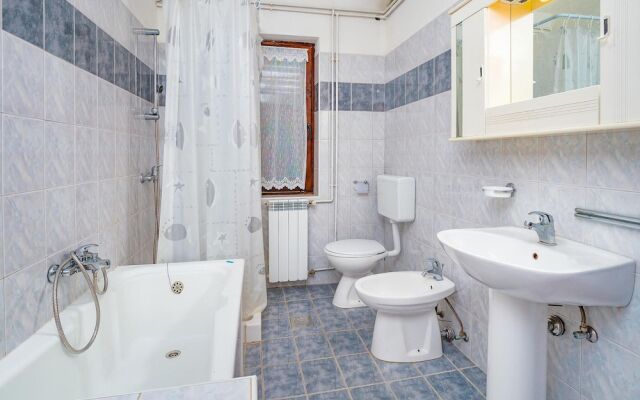 Beautiful Home in Kapelica With Wifi and 2 Bedrooms