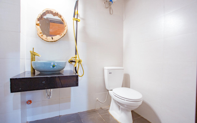 Lucky Hotel by OYO Rooms