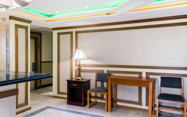 Econo Lodge South Ozone Park