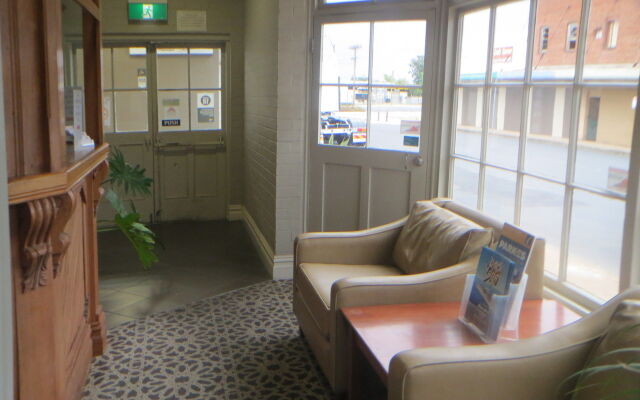 Coachman Hotel Motel