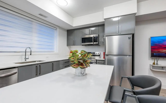 Exquisite 2 Bedroom Apt, mins to the falls.