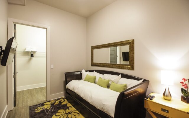 Broadway by Nashville Vacations