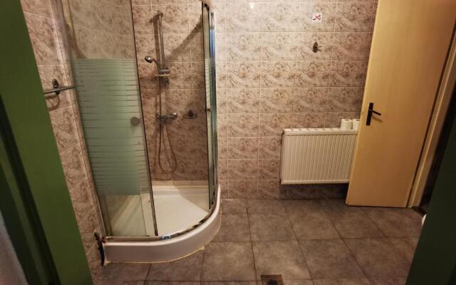 KOMPLEX -Rendezvénytermek-Panzió-Apartman-Irodák-