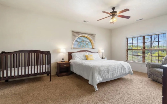 T Time Getaway - Overlooking Golf Views!