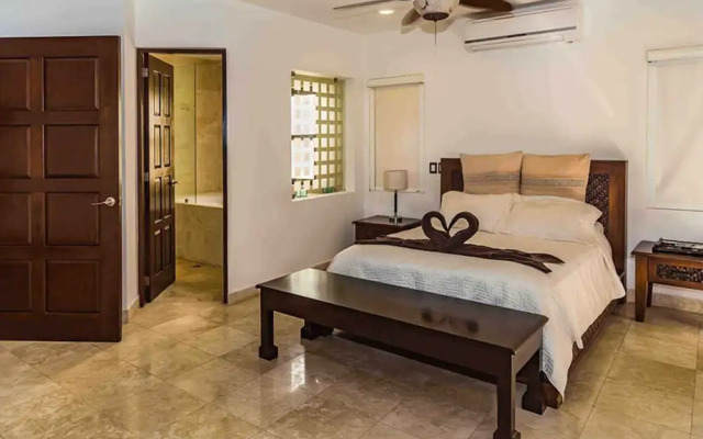 Hermosa Mayette Villa by ChezPlaya