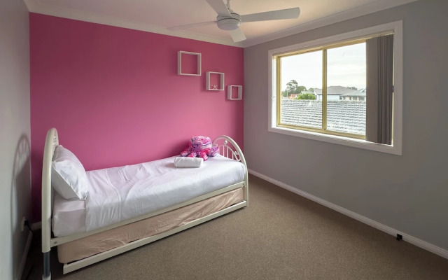 Kozyguru | Prestons Dream Holiday House + Parking