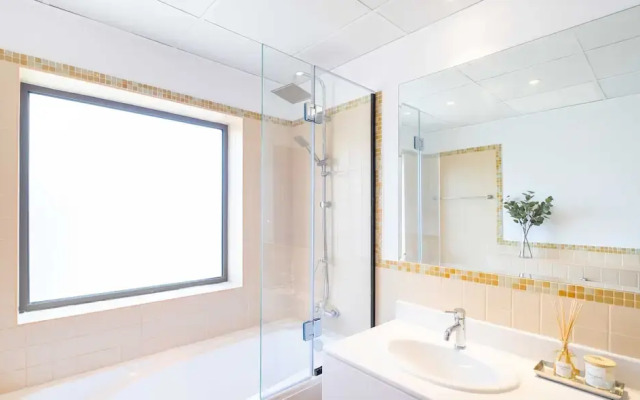 LUX  The JBR Marina View Suite 2
