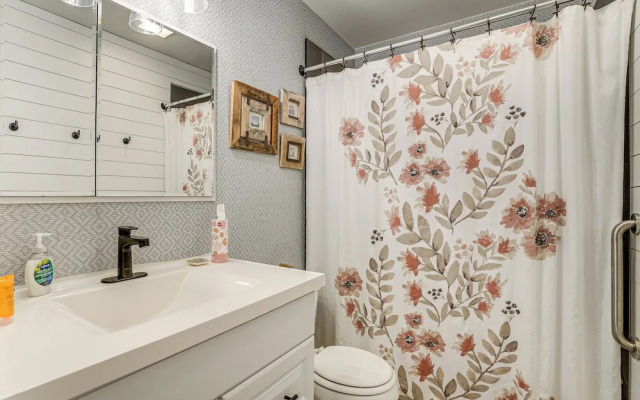 Charming Sun City Getaway Near Golf & Casinos!