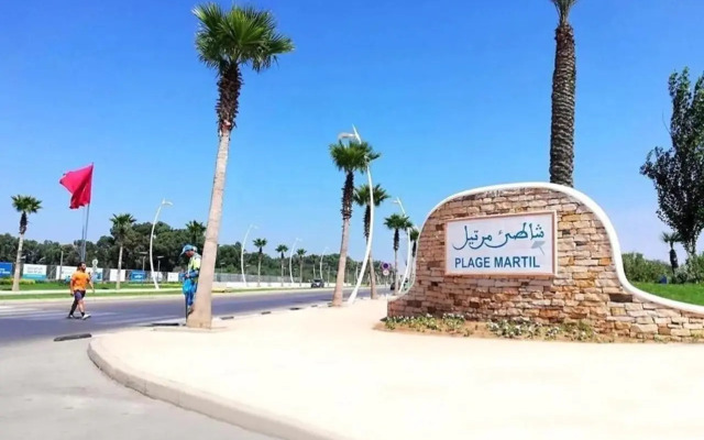 Piso céntrico y a pie de playa.