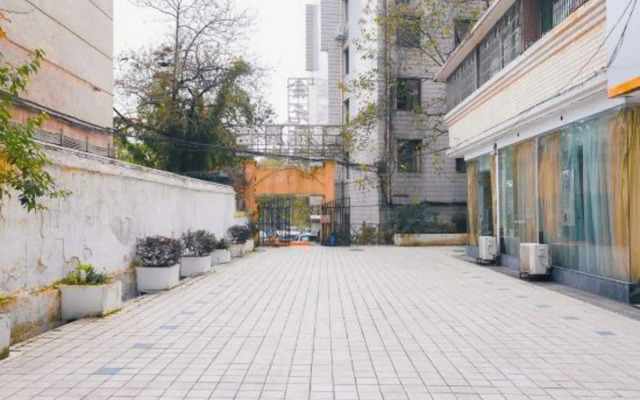 Guiyang Xinyuan Business Hotel (Huaxi Park Area)