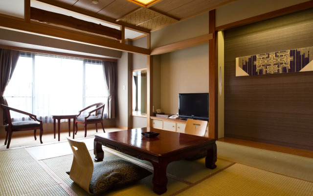 Lake Akan Tsuruga Wings