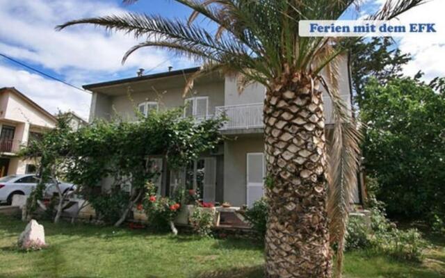 Centrally located apartment for 16