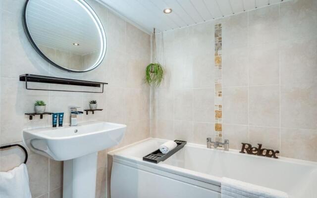 Central Belfast Apartments: Retro R&R