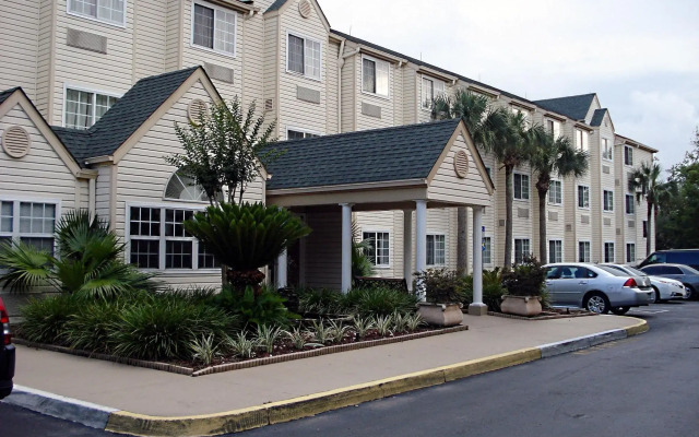 Hometown Inn & Suites Jacksonville - Butler Blvd./Southpoint
