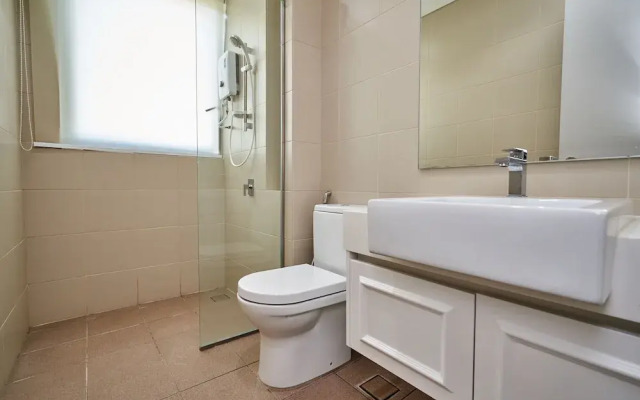 OYO Home 1143 Elegant 2br I-soho I-city