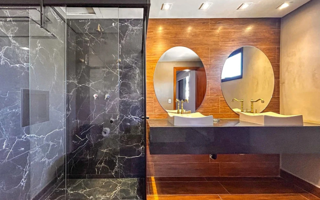 Casa com 4 Su tes Jacuzzi e Lareira Externa